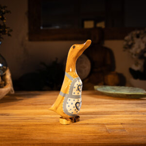 dekorácia drevená kačka gazdiná v modrej zástere